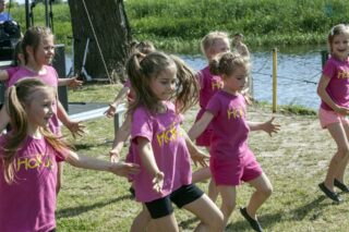 piknik rodzinny na plaży w Uhowie Sobótka 2021