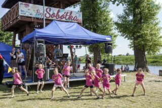 piknik rodzinny na plaży w Uhowie Sobótka 2021