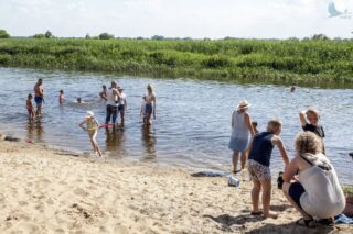 piknik rodzinny na plaży w Uhowie Sobótka 2021