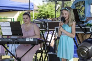 piknik rodzinny na plaży w Uhowie Sobótka 2021