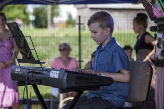 piknik rodzinny na plaży w Uhowie Sobótka 2021