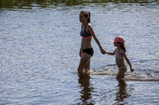 piknik rodzinny na plaży w Uhowie Sobótka 2021