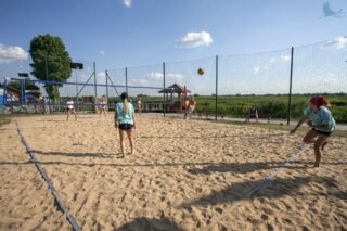 piknik rodzinny na plaży w Uhowie Sobótka 2021