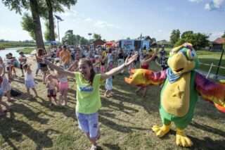 piknik rodzinny na plaży w Uhowie Sobótka 2021