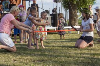 piknik rodzinny na plaży w Uhowie Sobótka 2021