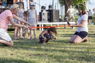 piknik rodzinny na plaży w Uhowie Sobótka 2021