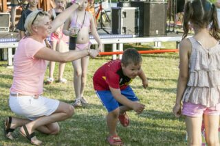 piknik rodzinny na plaży w Uhowie Sobótka 2021