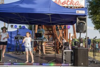 piknik rodzinny na plaży w Uhowie Sobótka 2021