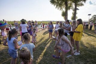 piknik rodzinny na plaży w Uhowie Sobótka 2021