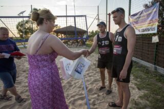 piknik rodzinny na plaży w Uhowie Sobótka 2021