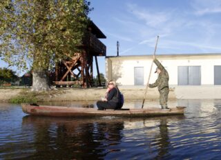 Spływ pychówkami Narwiański Album Rodzinny projekt „Przez rzekę, łąki i pola ...”