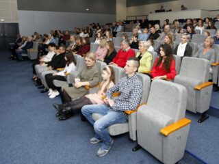 Gala stypendystów Burmistrza Łap. Sala widowiskowa DKLapy.PL