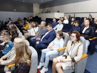 Gala stypendystów Burmistrza Łap. Sala widowiskowa DKLapy.PL