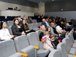 Gala stypendystów Burmistrza Łap. Sala widowiskowa DKLapy.PL