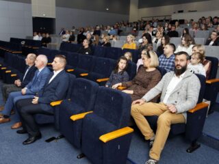 Gala stypendystów Burmistrza Łap. Sala widowiskowa DKLapy.PL