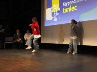 Gala stypendystów Burmistrza Łap. Sala widowiskowa DKLapy.PL