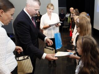 Gala stypendystów Burmistrza Łap. Sala widowiskowa DKLapy.PL