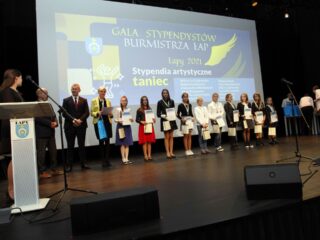 Gala stypendystów Burmistrza Łap. Sala widowiskowa DKLapy.PL