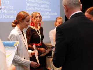 Gala stypendystów Burmistrza Łap. Sala widowiskowa DKLapy.PL