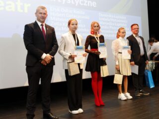 Gala stypendystów Burmistrza Łap. Sala widowiskowa DKLapy.PL