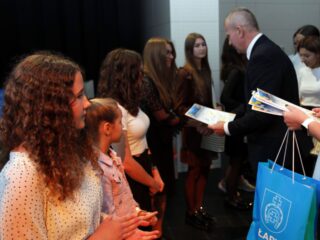 Gala stypendystów Burmistrza Łap. Sala widowiskowa DKLapy.PL