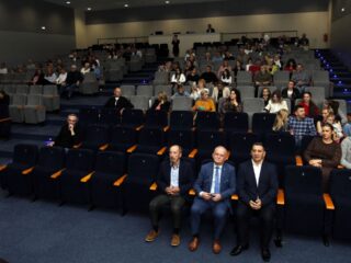 Gala stypendystów Burmistrza Łap. Sala widowiskowa DKLapy.PL