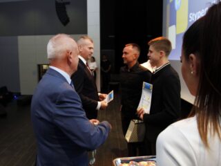 Gala stypendystów Burmistrza Łap. Sala widowiskowa DKLapy.PL