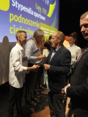 Gala stypendystów Burmistrza Łap. Sala widowiskowa DKLapy.PL