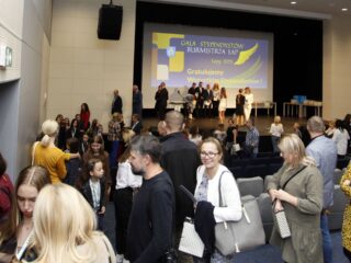 Gala stypendystów Burmistrza Łap. Sala widowiskowa DKLapy.PL