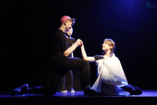 Dom Kultury w Łapach zaprasza na premierowe przedstawienie Teatru Kaprys „Ballady i niuanse” na podstawie ballad Adama Mickiewicza.