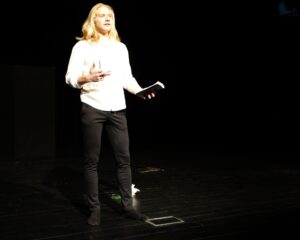 Dom Kultury w Łapach zaprasza na premierowe przedstawienie Teatru Kaprys „Ballady i niuanse” na podstawie ballad Adama Mickiewicza.