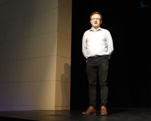 Dom Kultury w Łapach zaprasza na premierowe przedstawienie Teatru Kaprys „Ballady i niuanse” na podstawie ballad Adama Mickiewicza.