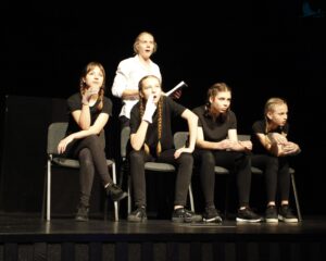 Dom Kultury w Łapach zaprasza na premierowe przedstawienie Teatru Kaprys „Ballady i niuanse” na podstawie ballad Adama Mickiewicza.