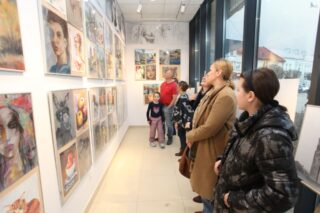 wystawa pracowni Trzy Kolory. Dom Kultury w Łapach