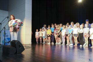 Magia Muzyki to spektakl taneczny, wokalny i instrumentalny przygotowany przez uczestników pracowni nauki gry na skrzypcach i pianinie, nauki śpiewu oraz tańca, prezentujący tegoroczne osiągnięcia uczestników wymienionych pracowni.