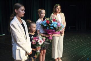 Magia Muzyki to spektakl taneczny, wokalny i instrumentalny przygotowany przez uczestników pracowni nauki gry na skrzypcach i pianinie, nauki śpiewu oraz tańca, prezentujący tegoroczne osiągnięcia uczestników wymienionych pracowni.