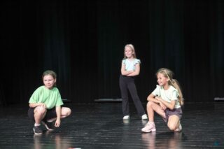 Magia Muzyki to spektakl taneczny, wokalny i instrumentalny przygotowany przez uczestników pracowni nauki gry na skrzypcach i pianinie, nauki śpiewu oraz tańca, prezentujący tegoroczne osiągnięcia uczestników wymienionych pracowni.