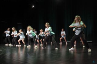 Magia Muzyki to spektakl taneczny, wokalny i instrumentalny przygotowany przez uczestników pracowni nauki gry na skrzypcach i pianinie, nauki śpiewu oraz tańca, prezentujący tegoroczne osiągnięcia uczestników wymienionych pracowni.