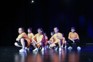 Magia Muzyki to spektakl taneczny, wokalny i instrumentalny przygotowany przez uczestników pracowni nauki gry na skrzypcach i pianinie, nauki śpiewu oraz tańca, prezentujący tegoroczne osiągnięcia uczestników wymienionych pracowni.