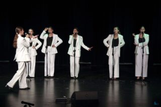 Magia Muzyki to spektakl taneczny, wokalny i instrumentalny przygotowany przez uczestników pracowni nauki gry na skrzypcach i pianinie, nauki śpiewu oraz tańca, prezentujący tegoroczne osiągnięcia uczestników wymienionych pracowni.