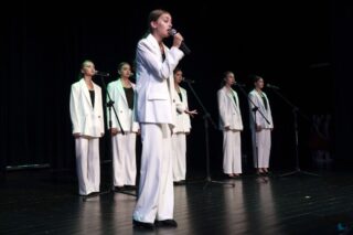 Magia Muzyki to spektakl taneczny, wokalny i instrumentalny przygotowany przez uczestników pracowni nauki gry na skrzypcach i pianinie, nauki śpiewu oraz tańca, prezentujący tegoroczne osiągnięcia uczestników wymienionych pracowni.