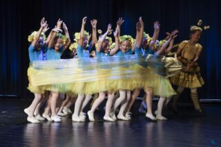 Magia Muzyki to spektakl taneczny, wokalny i instrumentalny przygotowany przez uczestników pracowni nauki gry na skrzypcach i pianinie, nauki śpiewu oraz tańca, prezentujący tegoroczne osiągnięcia uczestników wymienionych pracowni.