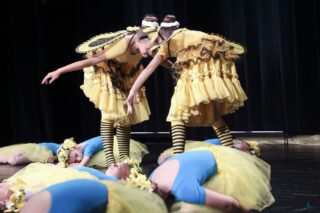 Magia Muzyki to spektakl taneczny, wokalny i instrumentalny przygotowany przez uczestników pracowni nauki gry na skrzypcach i pianinie, nauki śpiewu oraz tańca, prezentujący tegoroczne osiągnięcia uczestników wymienionych pracowni.