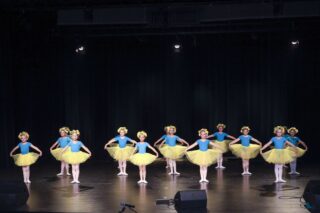 Magia Muzyki to spektakl taneczny, wokalny i instrumentalny przygotowany przez uczestników pracowni nauki gry na skrzypcach i pianinie, nauki śpiewu oraz tańca, prezentujący tegoroczne osiągnięcia uczestników wymienionych pracowni.