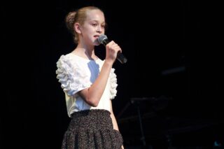 Magia Muzyki to spektakl taneczny, wokalny i instrumentalny przygotowany przez uczestników pracowni nauki gry na skrzypcach i pianinie, nauki śpiewu oraz tańca, prezentujący tegoroczne osiągnięcia uczestników wymienionych pracowni.