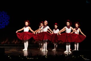 Mikołajkowe baletowe show taneczne. Dom Kultury w Łapach