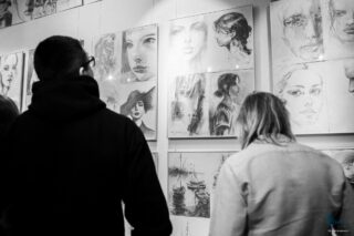 wystawa rysunków uczestników pracowni Trzy Kolory dkLapy.PL