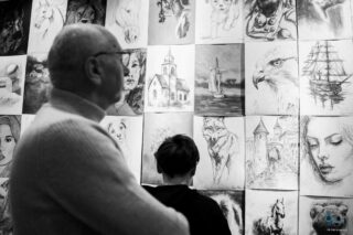 wystawa rysunków uczestników pracowni Trzy Kolory dkLapy.PL