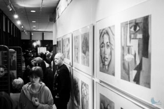 wystawa rysunków uczestników pracowni Trzy Kolory dkLapy.PL