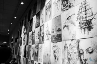 wystawa rysunków uczestników pracowni Trzy Kolory dkLapy.PL